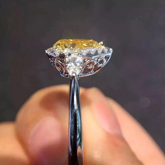 New Women’s 925 Silver Beautiful Pear cut Diamond Ring - Picture 2 of 6